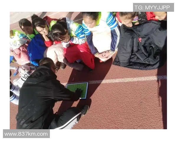 杭州足球队杯赛精彩配合分析与战术解读展现团队协作魅力 杭州足球队杯赛精彩配合分析与战术解读展现团队协作魅力